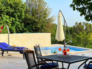 Bazén v ubytování Holiday home Giran nebo v jeho okolí