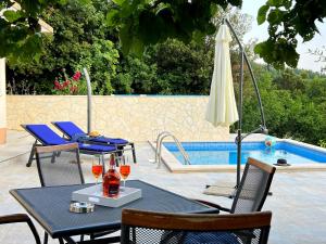 Bazén v ubytování Holiday home Giran nebo v jeho okolí