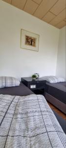 Ένα ή περισσότερα κρεβάτια σε δωμάτιο στο Monteurhaus in Hemer - Gemeinschaftsnutzung Küche und Bad