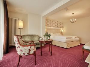 Ein Sitzbereich in der Unterkunft Hotel Reppert
