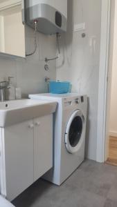 Kuchyň nebo kuchyňský kout v ubytování Apartments LORA in Bonila