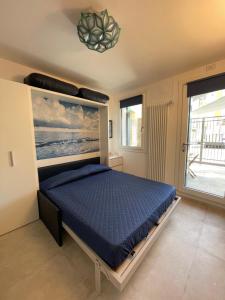 a bedroom with a bed and a painting on the wall at Le Vele Luxury Mini Apartment in Chioggia