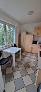 a kitchen with a white table and a tiled floor at Monteurhaus in Hemer - Gemeinschaftsnutzung Küche und Bad in Hemer