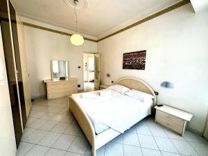 Ένα ή περισσότερα κρεβάτια σε δωμάτιο στο Suite Sea 27 - Sanremo Vista Mare