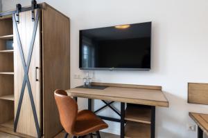 TV a/nebo společenská místnost v ubytování Hotel Baumann