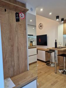 Η κουζίνα ή μικρή κουζίνα στο Apartman Gallery +10 φωτογραφίες