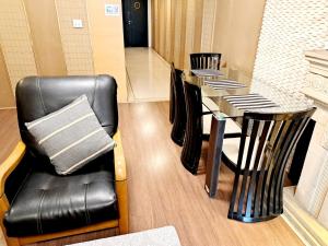 Gallery image of 2D - 3 Bedroom Downtown Apartment with shared Pool in Makkasan