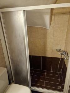 Bilik mandi di Korais apartment, Chania Crete