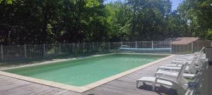 Bazén v ubytování Le Val d'Ô - Gîte Drôme Provençale avec piscine nebo v jeho okolí