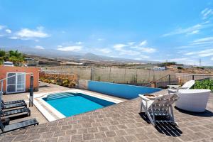 Swimmingpoolen hos eller tæt på La Calabacera Casa Roja con piscina By Paramount Holidays