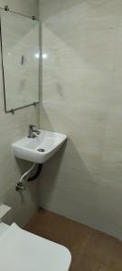 Koupelna v ubytování Hotel Siddharth Residency- Siddharth Nagar, Goregaon West