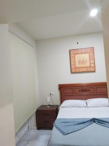 a bedroom with a bed and a picture on the wall at Lindo piso en el corazón de Cádiz in Cádiz