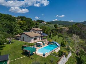 an aerial view of a house with a swimming pool at IL CASALE DEL NONNO 8&2 Emma Villas in Guardea