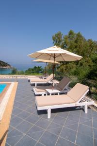 Bazén v ubytování hotelsunnybeachgr nebo v jeho okolí