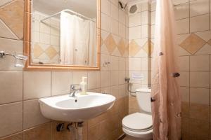 Koupelna v ubytování Effie Rooms + 28 fotografií