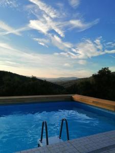 Πισίνα στο ή κοντά στο Retiro da Cava, piscina privada