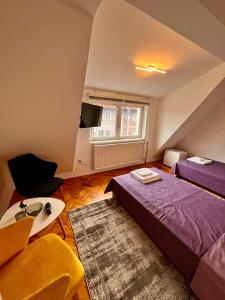 Postel nebo postele na pokoji v ubytování Dekster apartmani