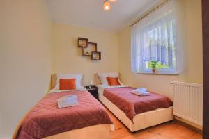 Ένα ή περισσότερα κρεβάτια σε δωμάτιο στο Hike & Ski Wisła