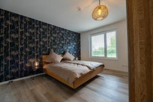 Postel nebo postele na pokoji v ubytování Ferienapartments Seepark Möhnesee
