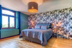 Кровать или кровати в номере Maison de maitre logement entier, hot tub jacuzy