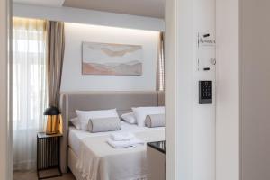 Luxury rooms Le Prestige Few Minutes from Split's Iconic Waterfront客房内的一张或多张床位