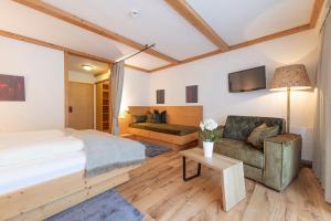 Televiisor ja/või meelelahutuskeskus majutusasutuses Hotel Alpenrose