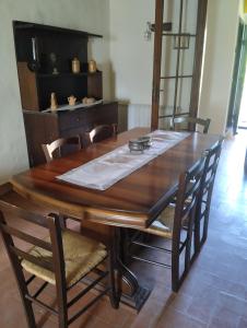 a wooden table with chairs around it in a room at ROSMARINO CASALE in Città della Pieve