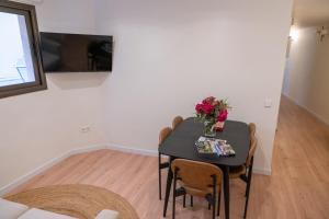 TV a/nebo společenská místnost v ubytování Rambla de Mar Apartments