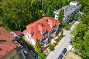 an overhead view of a large house with a red roof at Parkowa Rezydencja Hubal in Rabka-Zdrój