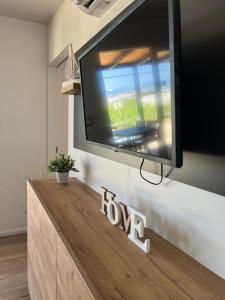 Et tv og/eller underholdning på Mala Oaza Terra Park Spiritos