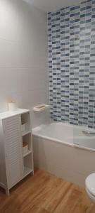 a bathroom with a shower and a tub and a toilet at Apartamento burbujas playa in El Pozo del Esparto