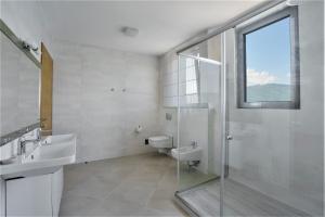 Beachfront villa Pearl of Adria的一间浴室