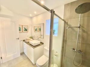 Łazienka w obiekcie Casa Badana, Exclusiva Casa Privada con Piscina y Vistas al Mar