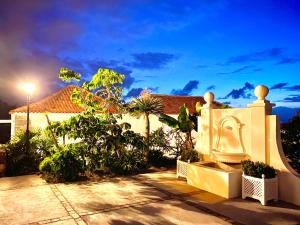 Ogród w obiekcie Casa Badana, Exclusiva Casa Privada con Piscina y Vistas al Mar