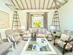 Część wypoczynkowa w obiekcie Casa Badana, Exclusiva Casa Privada con Piscina y Vistas al Mar