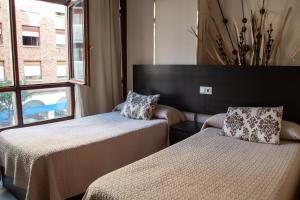 Voodi või voodid majutusasutuse Alojamientos Rooms Catamarán toas