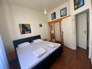 Postel nebo postele na pokoji v ubytování Breathtaking Sea View Condo in City Center Zadar