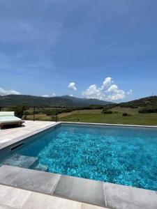 Bazén v ubytování Le Petit Hôtel de Pianottoli-Caldarello nebo v jeho okolí
