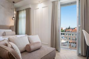 Luxury rooms Le Prestige Few Minutes from Split's Iconic Waterfront的休息区