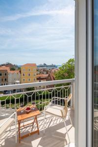 Luxury rooms Le Prestige Few Minutes from Split's Iconic Waterfront的阳台或露台