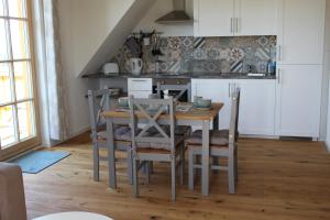 a kitchen with a table and chairs in a room at Lana Salta Alpakas - Gemütliche Ferienwohnungen auf dem Bauernhof in Murrhardt +18 photos