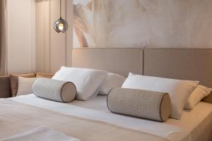 Luxury rooms Le Prestige Few Minutes from Split's Iconic Waterfront客房内的一张或多张床位