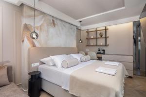 Luxury rooms Le Prestige Few Minutes from Split's Iconic Waterfront客房内的一张或多张床位