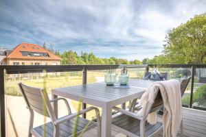 Μπαλκόνι ή βεράντα στο Wohnen am Südstrand - Ferienwohnung 1 4