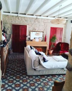 a living room with a couch and a mirror at Grande maison coeur de village piscine jacuzzi in Maureillas