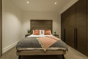En eller flere senge i et værelse på Stunning apartment building, walking distance to Ealing Broadway tube!