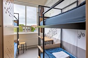 Ein Bett oder Betten in einem Zimmer der Unterkunft Stayokay Hostel Amsterdam Oost
