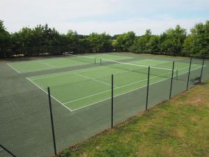 Tennis at/o squash facilities sa Woodpecker o sa malapit