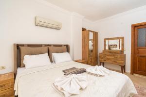 A bed or beds in a room at Villa Asya 2