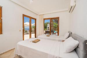 A bed or beds in a room at Villa Asya 2 Még 37 kép